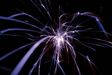 Işık çizgileri. Karanlıkta kıvılcımlar