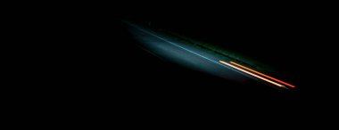 Gece arabaların ışıkları. uzun pozlama