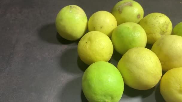 Érett Sárga Citrom Élelmiszer Egészséges Táplálkozás Vegetáriánus Koncepció Közel Citrusfélék — Stock videók
