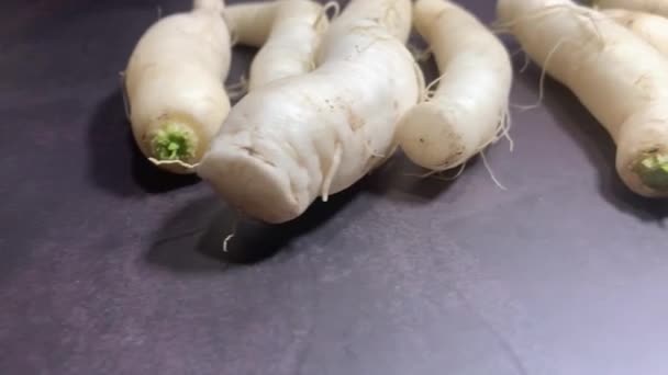 Rabanete Branco Fresco Rabanete Daikon Supermercado — Vídeo de Stock