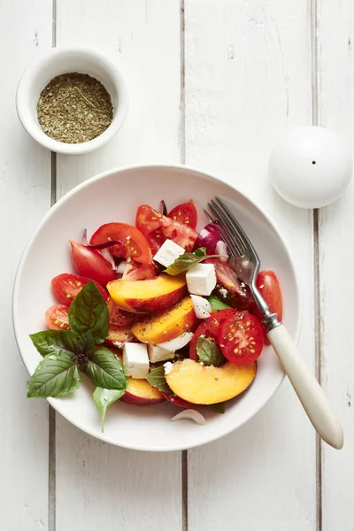 Salad Tomatoes Peach Red Onion Cheese Basil White Wooden Table — Stock Photo, Image