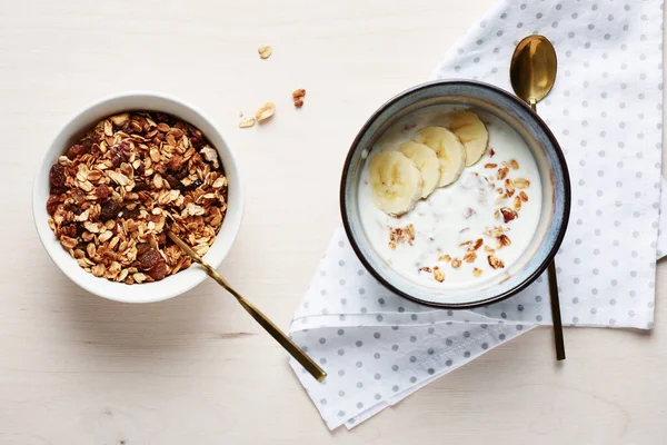 Yoğurtlu ve muzlu granola, en iyi manzara..