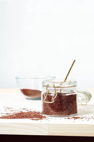 Quinoa Cruda Grano Rosso Barattolo Vetro — Foto Stock