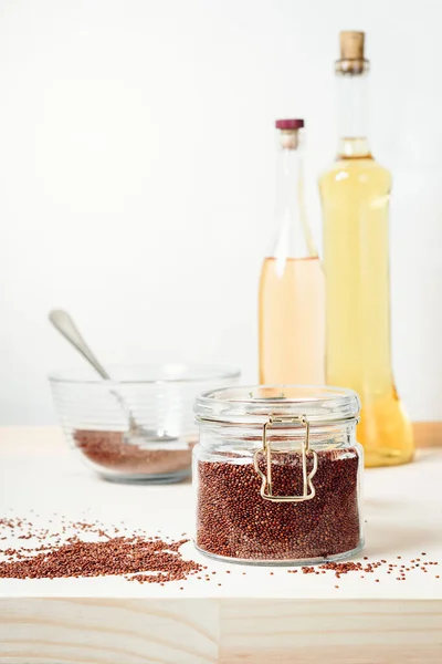 Quinoa Cruda Grano Rosso Barattolo Vetro — Foto Stock