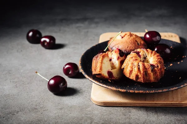 Mini Bundt Cakes Cherries Dark Background — Stock Photo, Image