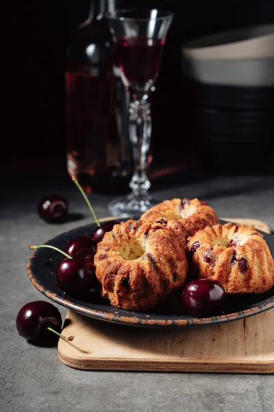 Mini Bundt Cakes Cherries Dark Background — Stock Photo, Image