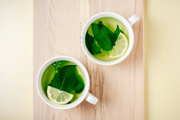 Two Cups Hot Mint Tea Lemon — Stock Photo, Image