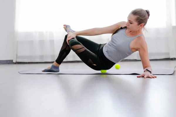 Woman use Myofascial release massage balls on hip selective focus Immagini Stock Royalty Free