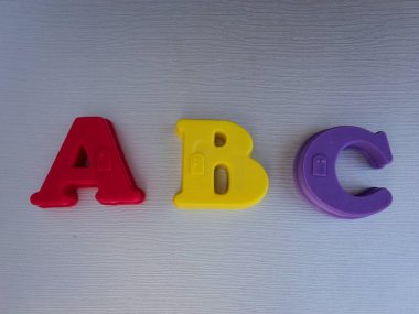 ABC alfabe harfleri çocuklar için ayarlandı