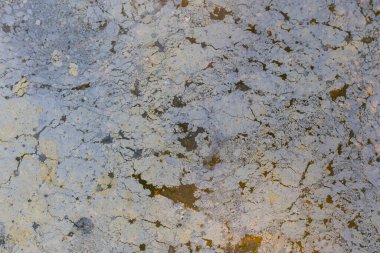 Su okyanusta kirlendi ve kirlendi.