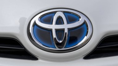 Swat, Pakistan, 21 Şubat 2022: Prius araba hibrit logosu