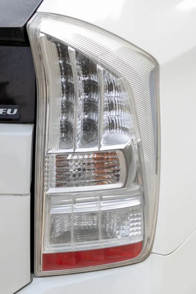 混合电动车白色透明尾灯 — 图库照片