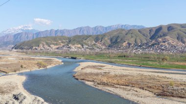 Nehir yüksek açılı SWAT manzarası Güzel manzara