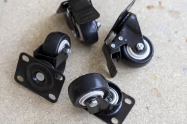 Kilitli ve kilidi açık mobilyalar için tekerlekler