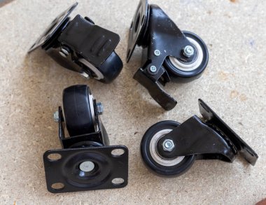 Trolley Tekerlekleri ya da kopyalama alanı ve seçici odaklı ağır plastik silindirli.