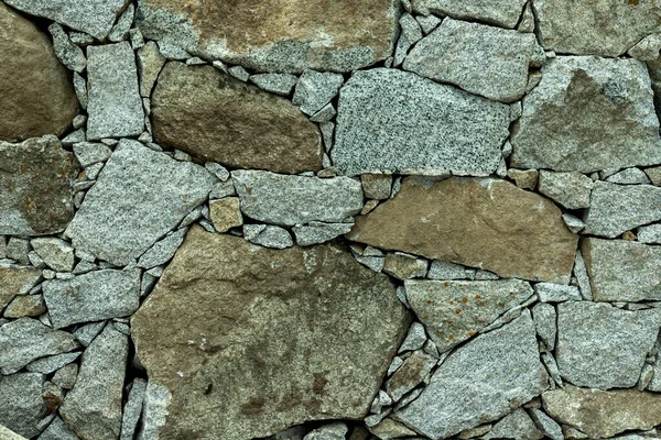 背景や背景の不均一な割れた実際の石の壁の石壁 — ストック写真