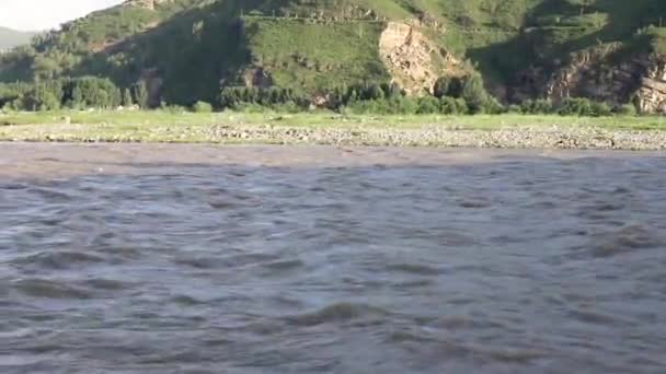 Πλημμύρα Στο Ποτάμι Σάλπαρε Την Εποχή Των Μουσώνων Μετά Από — Αρχείο Βίντεο