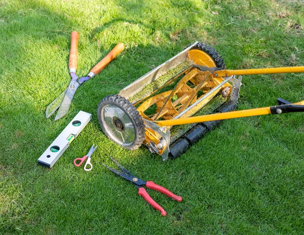 Lawn Mowing Equipments Work Tools — Stock Photo, Image