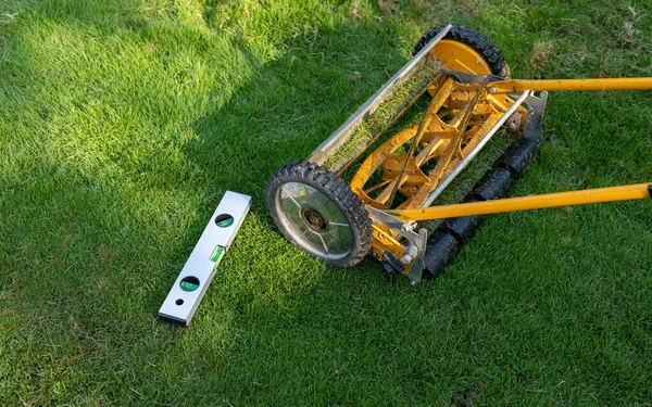 Lawn Mower Spirit Level Tool Green Grass — Stock Photo, Image