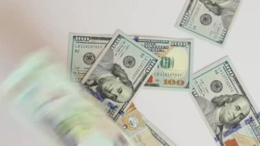 Düşen karışık ülkeler beyaz bir arkaplanda para biriktiriyorlar