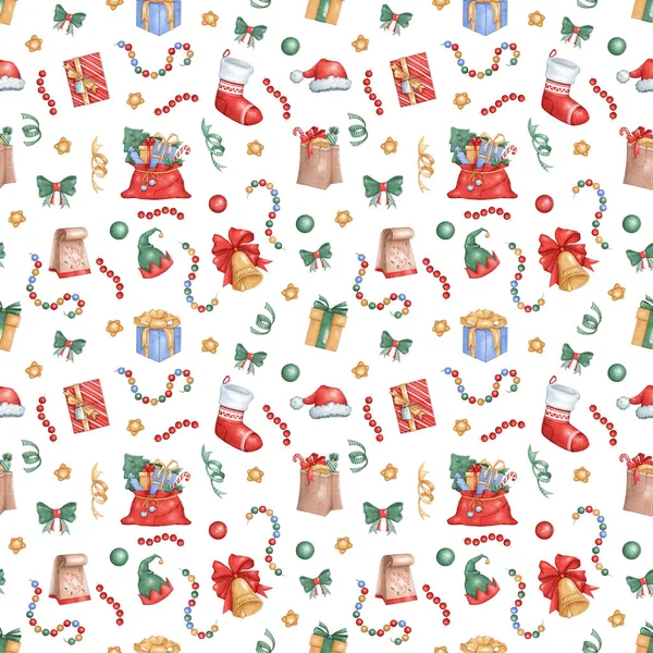 รูปแบบคริสต์มาสที่ไร้รอยต่อ ของขวัญ ถุงเท้าของขวัญ หมวกซานตาคลอส เกล็ดหิมะ การ์แลนด์ เนื้อผ้าสีอ่อน กระดาษของขวัญ ตกแต่งปีใหม่ . — ภาพถ่ายสต็อก