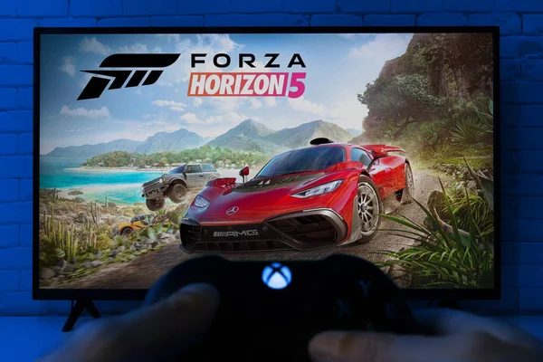 Man Playing Forza Horizon Konsoli Xbox Listopada 2021 Sao Paulo — Zdjęcie stockowe