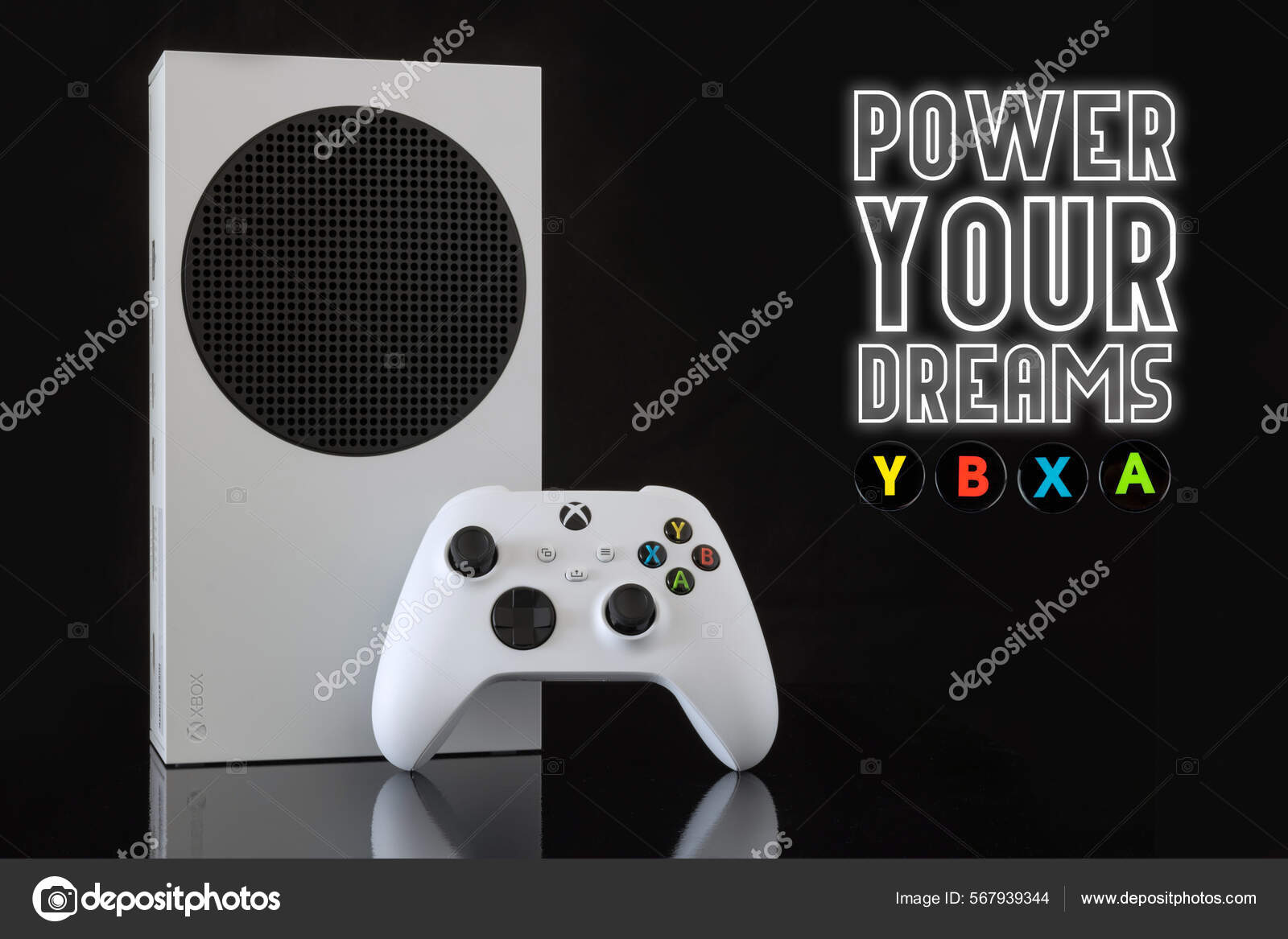 Xbox Series Слоганом Power Your Dreams Кнопками Xbox Мая 2022.