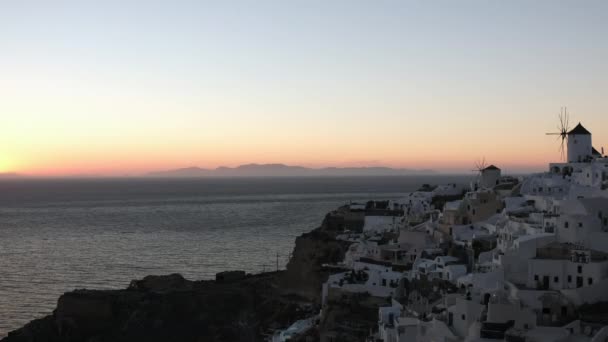 Panoramatický Výhled Malebnou Vesnici Oia Santorini Při Západu Slunce — Stock video