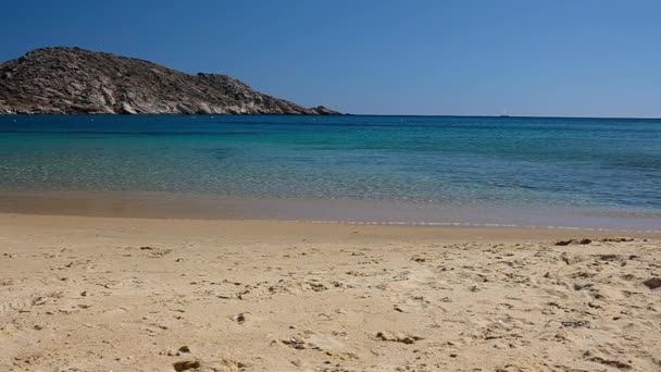 Vista Panoramica Della Bellissima Spiaggia Mylopotas Ios Grecia Rallentatore — Video Stock