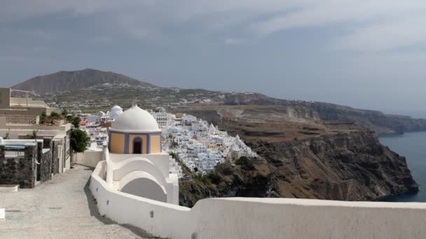 Belle Église Orthodoxe Vue Sur Ferry Approchant Île Santorin Grèce — Video