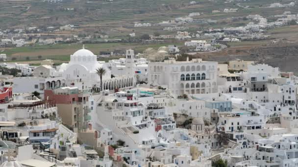 Santorini Yunanistan Daki Fira Nın Beyazlatılmış Merkezinin Panoramik Manzarası — Stok video