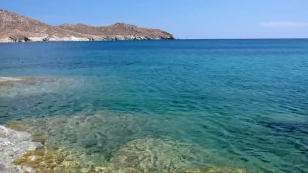 Niesamowita Piękna Plaża Tzamarii Jasnymi Turkusowymi Wodami Ios Grecja — Wideo stockowe