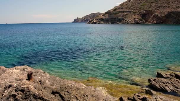 Niesamowita Piękna Plaża Tzamarii Jasnymi Turkusowymi Wodami Ios Grecja — Wideo stockowe