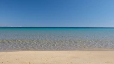 Yunanistan 'ın Ios kentindeki Paradisiac kumlu ve turkuaz plajı 