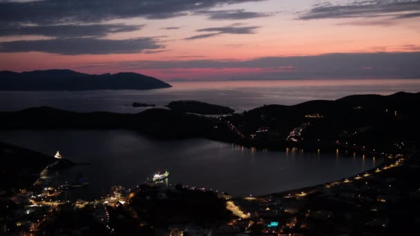 Panoramautsikt Över Hamnen Ios Grekland Medan Solen Går Ner Ett — Stockvideo