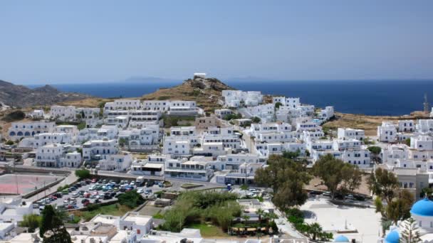 ギリシャのイオスのチョラとも呼ばれる美しい村のパノラマビュー — ストック動画