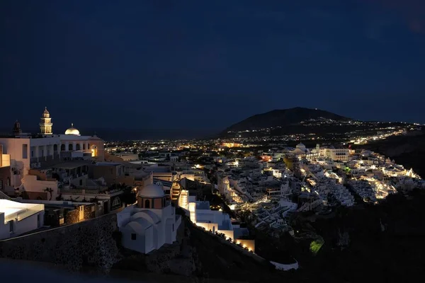 Panoramautsikt Över Den Pittoreska Upplysta Byn Fira Santorini Grekland Natten — Stockfoto