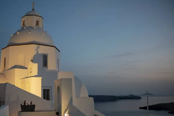 Veduta Una Chiesa Greco Ortodossa Imbiancata Fira Santorini Grecia Notte — Foto Stock