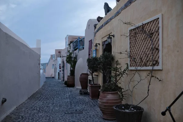 Beco Típico Com Casas Coloridas Oia Santorini Grécia — Fotografia de Stock