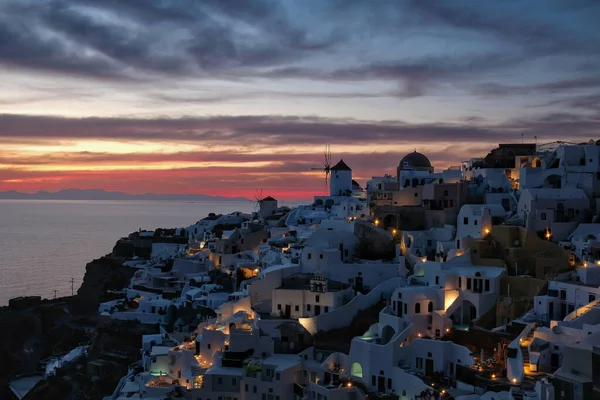 Fantastisk Solnedgång Vid Den Pittoreska Och Upplysta Byn Oia Santorini — Stockfoto