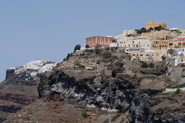 Vista Panorâmica Pitoresca Aldeia Fira Santorini Com Seus Hotéis Restaurantes — Fotografia de Stock