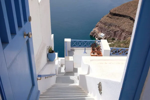 Санторини Греция Мая 2021 Года Дверь Ступеньки Ведущие Жилому Дому — стоковое фото