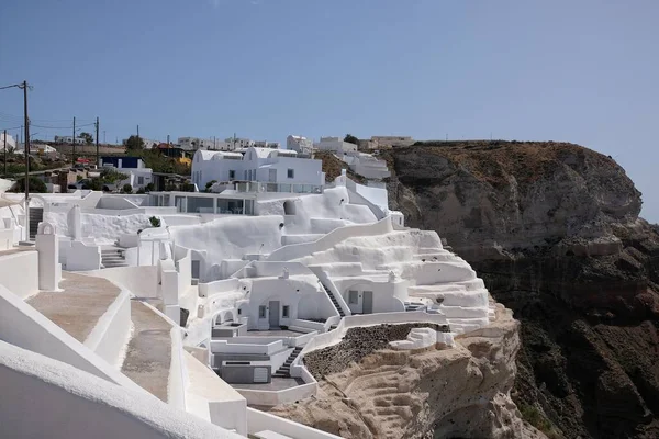 Whitewashed Villa Balcony Terrace Next Cliffs Santorini Greece — Stock Photo, Image
