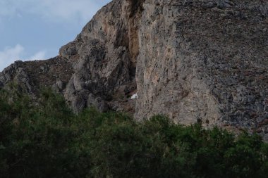 Güzel dağ manzarası ve mavi gökyüzü