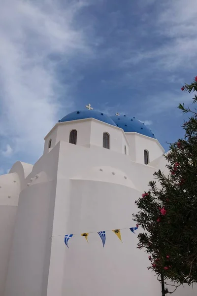 그리스 산토리니에 하얗게칠 정통파 교회의 그리스 산토리니에 그리스의 그리스 — 스톡 사진