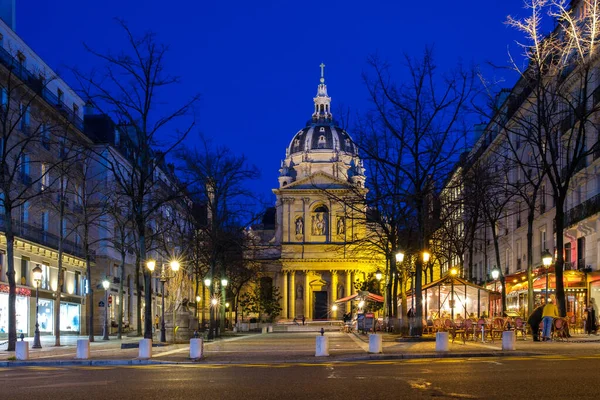 2022年2月11日 巴黎名牌大学附近美丽明亮的索邦教堂景观 — 图库照片