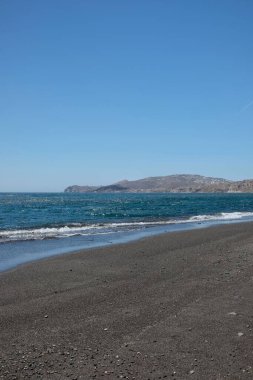 Santorini Yunanistan 'ın ünlü Vlichada plajı manzarası