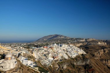 Fira Santorini köyünün panoramik manzarası