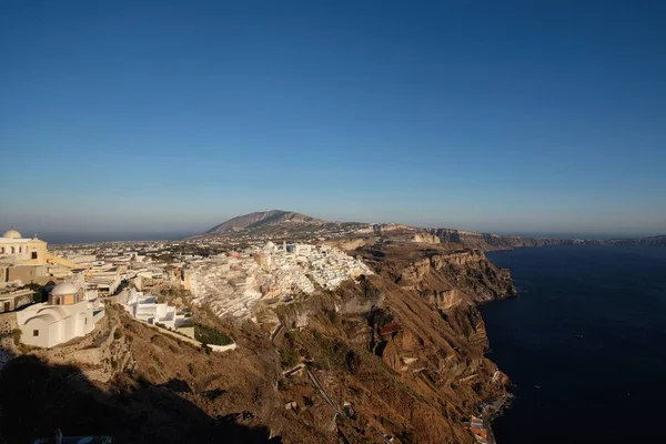 Panoramisch Uitzicht Het Pittoreske Dorpje Fira Santorini Egeïsche Zee Zwart — Stockfoto