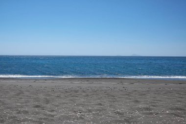 Santorini Yunanistan 'ın ünlü Vlychada plajı manzarası